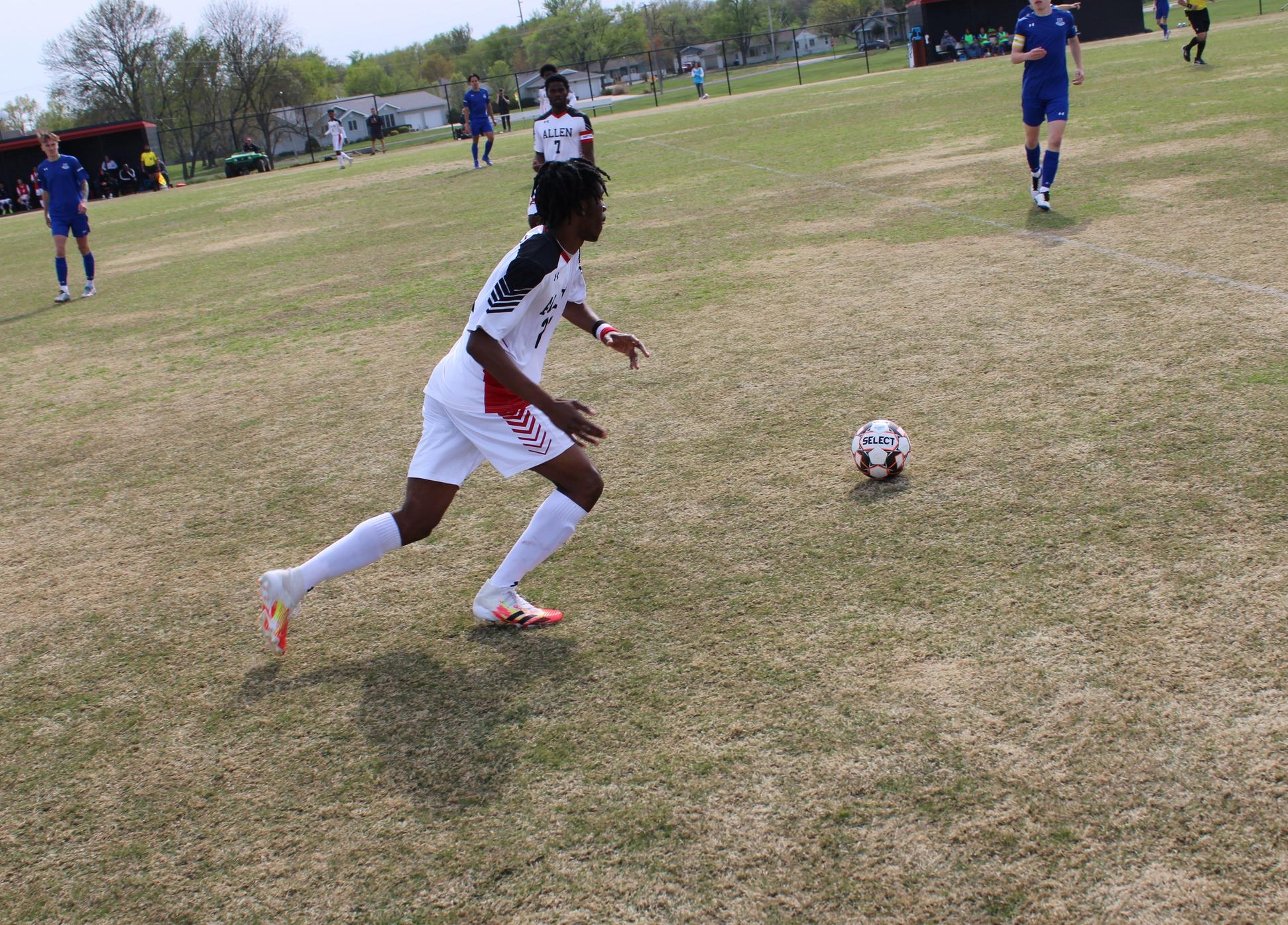 Red Devils Defeat Raiders