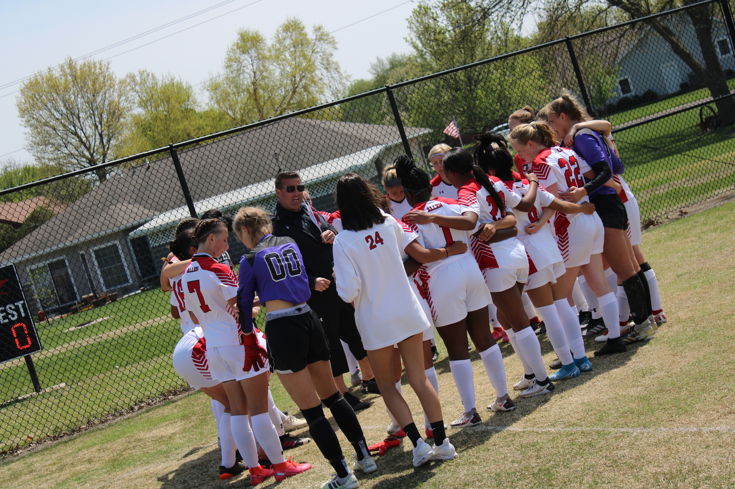 Lady Red Devils Dominate Pratt